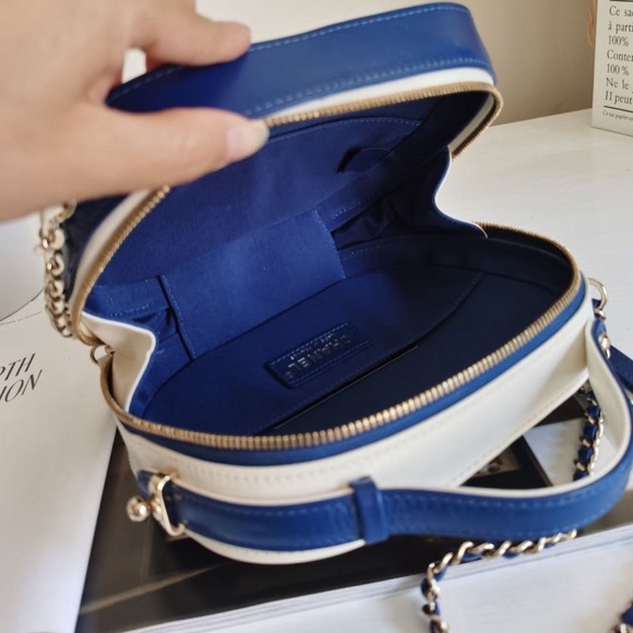 Chanel Vanity Case Navy White Quilted Crumpled Calfskin Bag - Picture 6 of 8